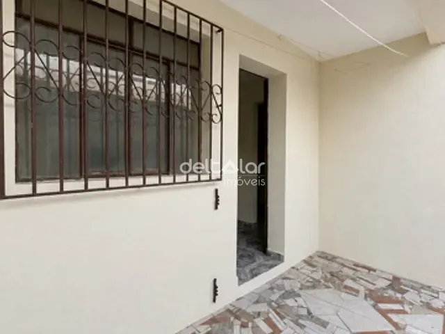 Casa com 60m² 2 quartos e 2 banheiros, para alugar, no bairro Camargos em Belo Horizonte