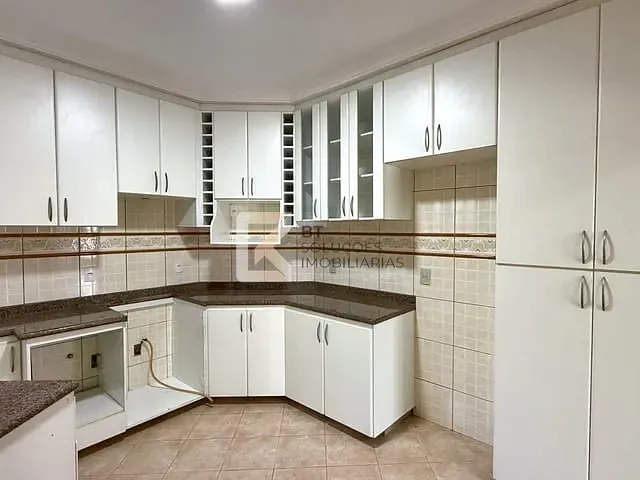 Casa com 250m² 4 quartos e 4 banheiros, à venda, no bairro Jardim Regina em Indaiatuba