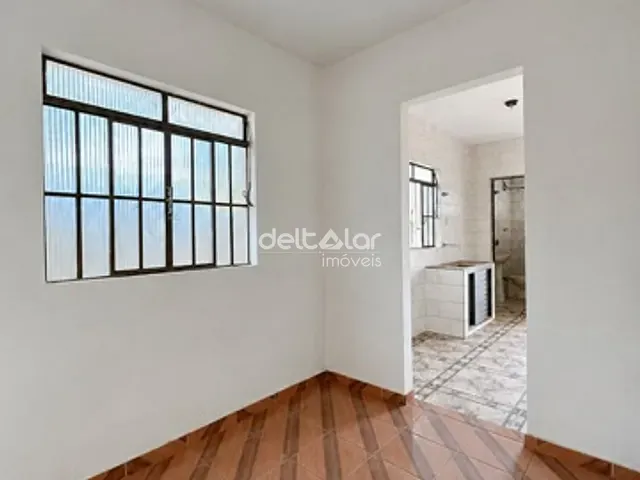 Casa com 65m² 3 quartos e 1 banheiro, para alugar, no bairro Camargos em Belo Horizonte