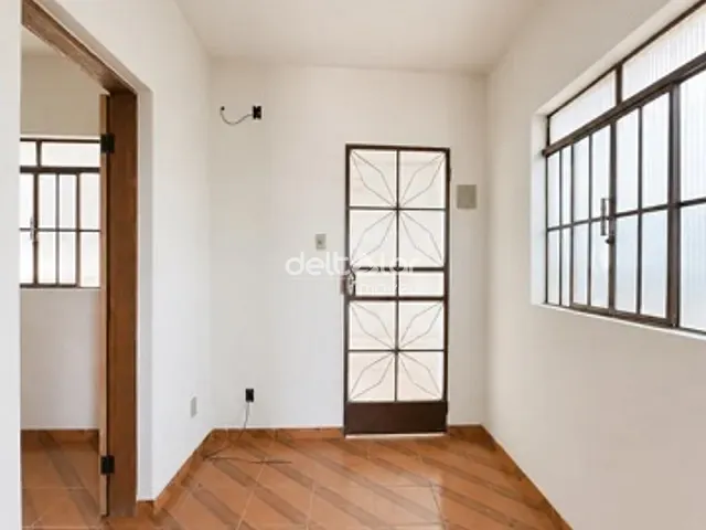 Casa com 65m² 3 quartos e 1 banheiro, para alugar, no bairro Camargos em Belo Horizonte