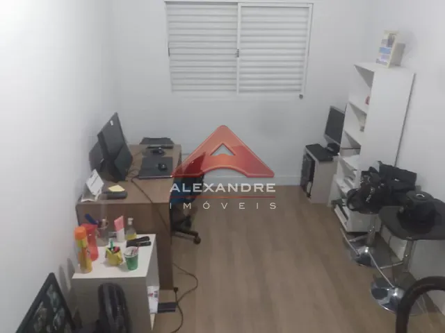 Casa com 195m² 3 quartos e 1 banheiro, à venda, no bairro Vila Tesouro em São José dos Campos