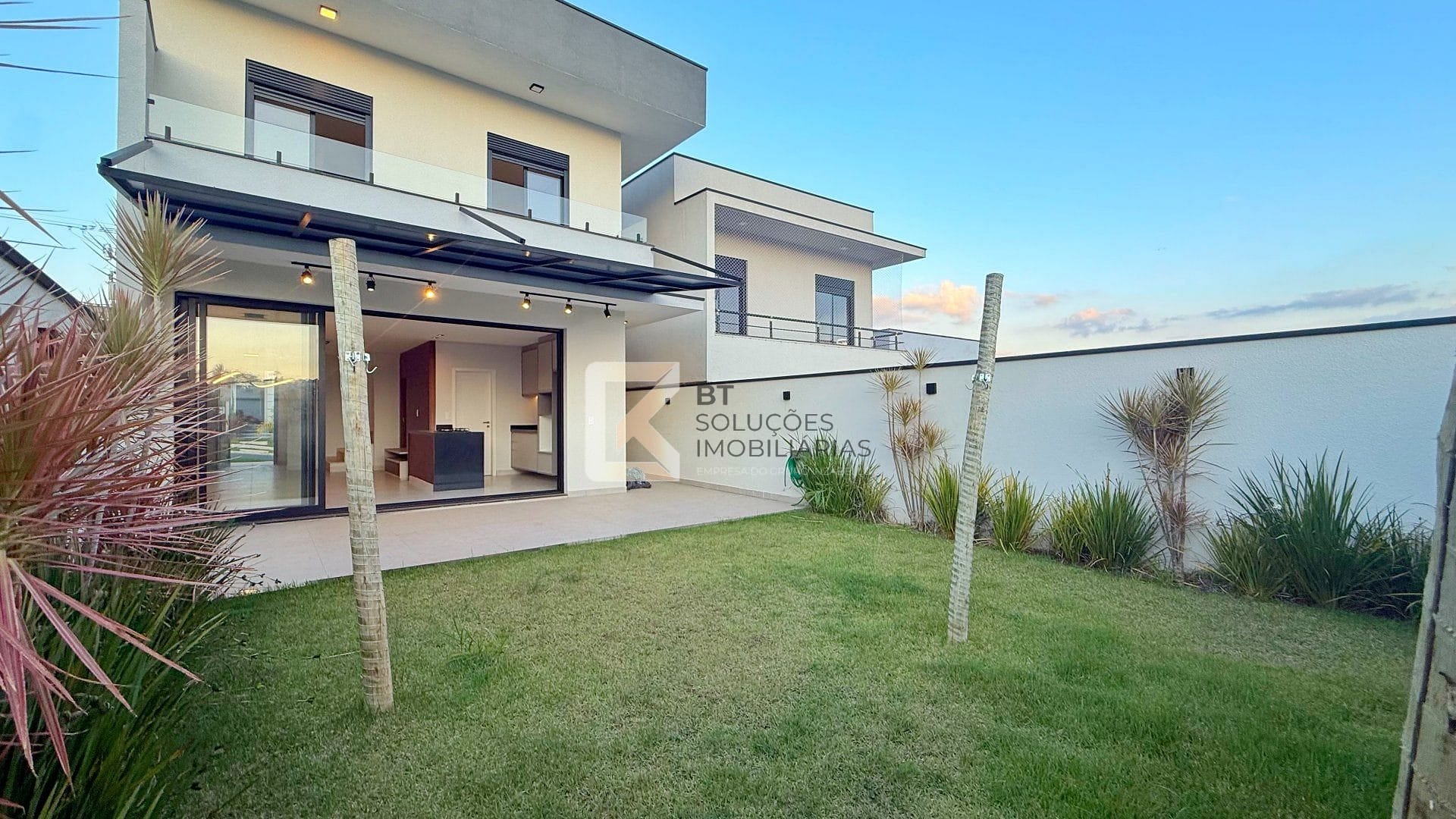 Casa, 3 quartos, 164 m² - Foto 1