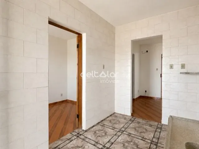 Casa com 55m² 2 quartos e 1 banheiro, para alugar, no bairro Camargos em Belo Horizonte