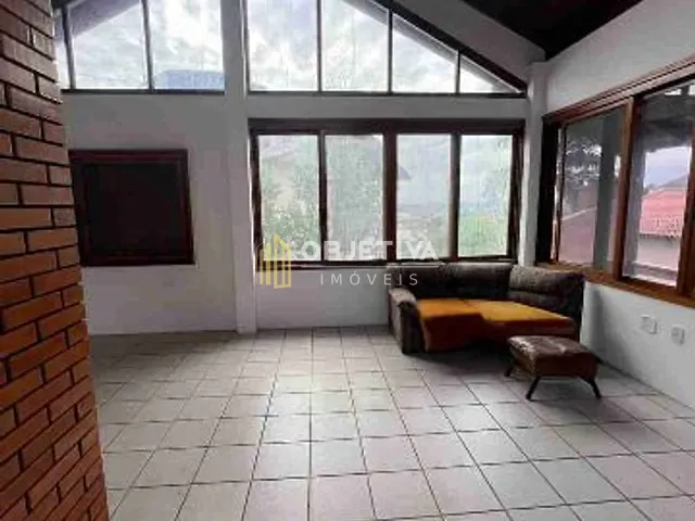 Casa 3 quartos e 3 banheiros, à venda, no bairro Cristo Rei em São Leopoldo