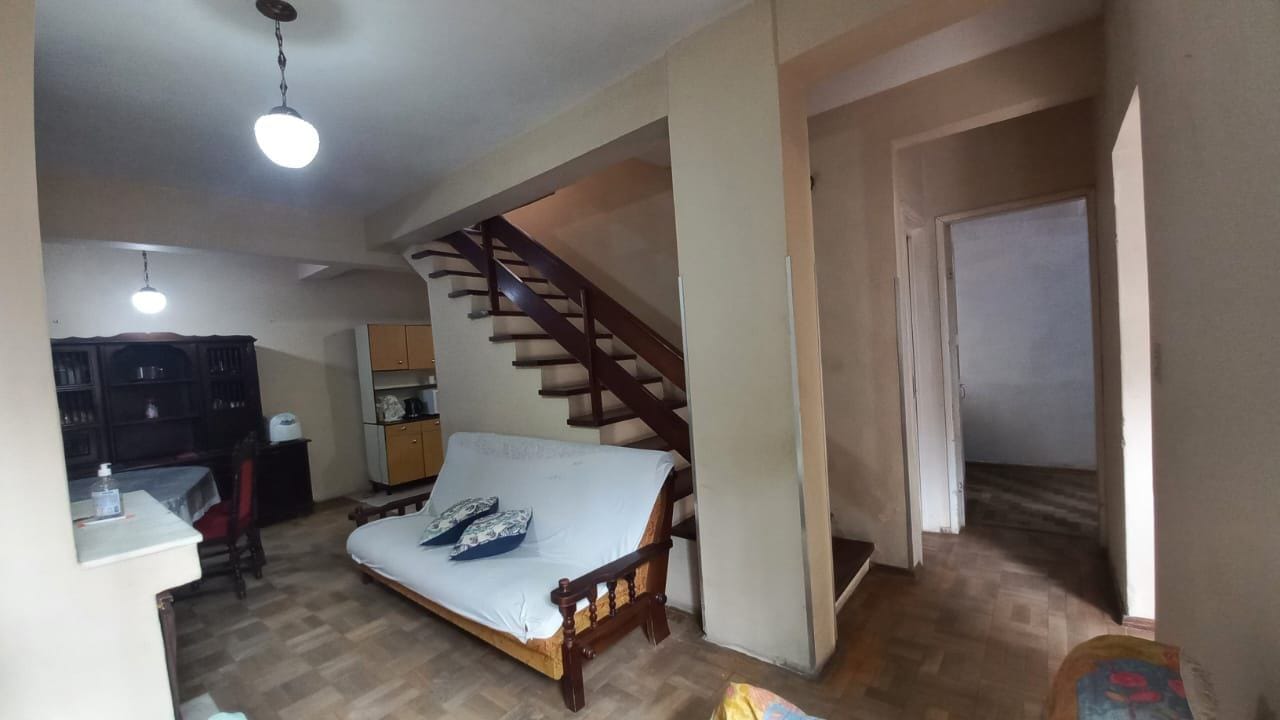 Casa à venda nas Três Vendas, Pelotas - com 144 m², 3 quartos, peças amplas e churrasqueira.