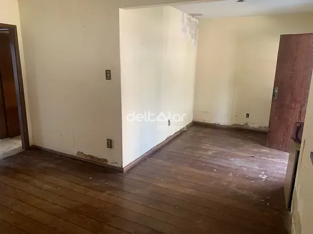 Casa 3 quartos e 3 banheiros, à venda, no bairro Planalto em Belo Horizonte