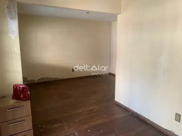 Casa 3 quartos e 3 banheiros, à venda, no bairro Planalto em Belo Horizonte