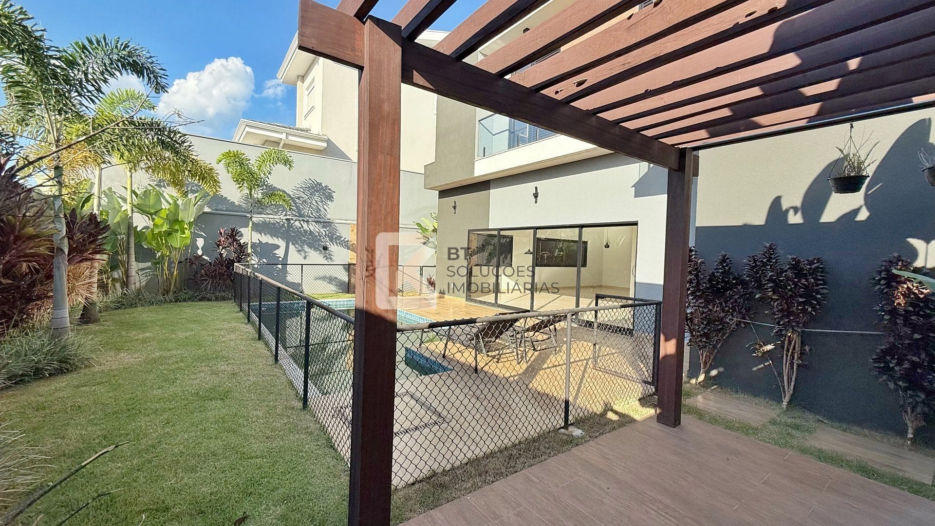 Casa, 3 quartos, 346 m² - Foto 1