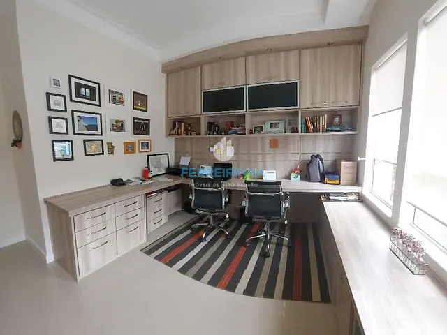 Casa com 375m² 4 quartos e 4 banheiros, à venda, no bairro Urbanova em São José dos Campos