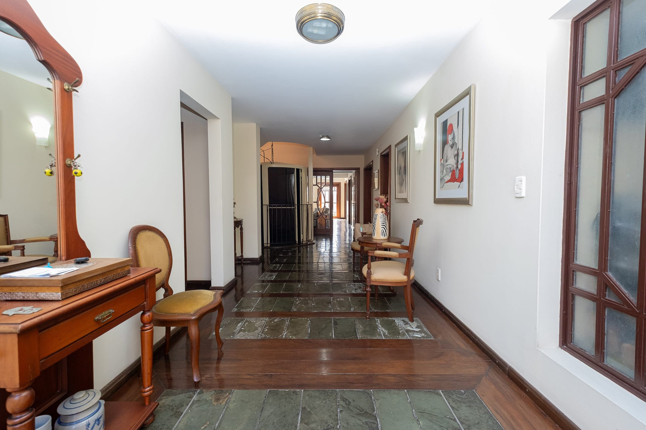 Casa mobiliada à venda no Areal, Pelotas - com 500 m², 5 quartos (sendo 2 suítes), elevador e área gourmet com pátio e piscina. - 10