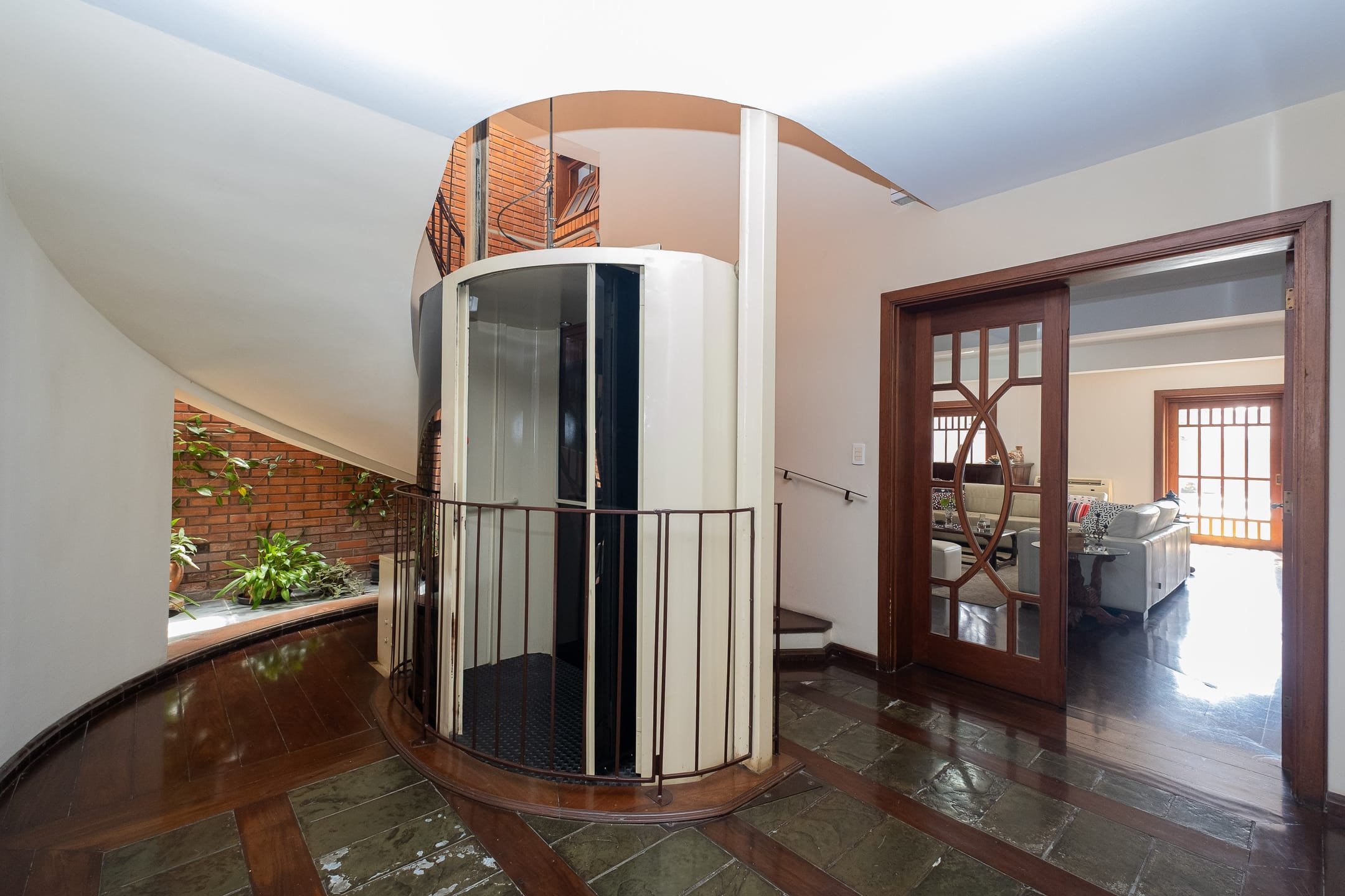 Casa mobiliada à venda no Areal, Pelotas - com 500 m², 5 quartos (sendo 2 suítes), elevador e área gourmet com pátio e piscina. - 11