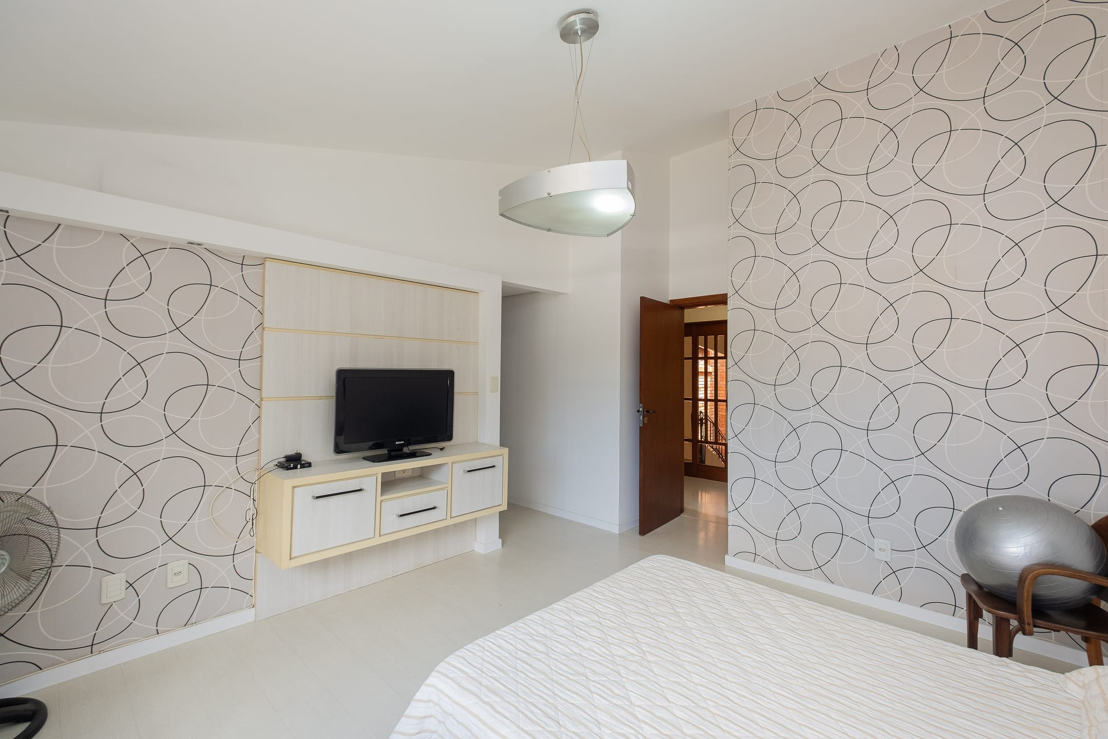 Casa mobiliada à venda no Areal, Pelotas - com 500 m², 5 quartos (sendo 2 suítes), elevador e área gourmet com pátio e piscina. - 15