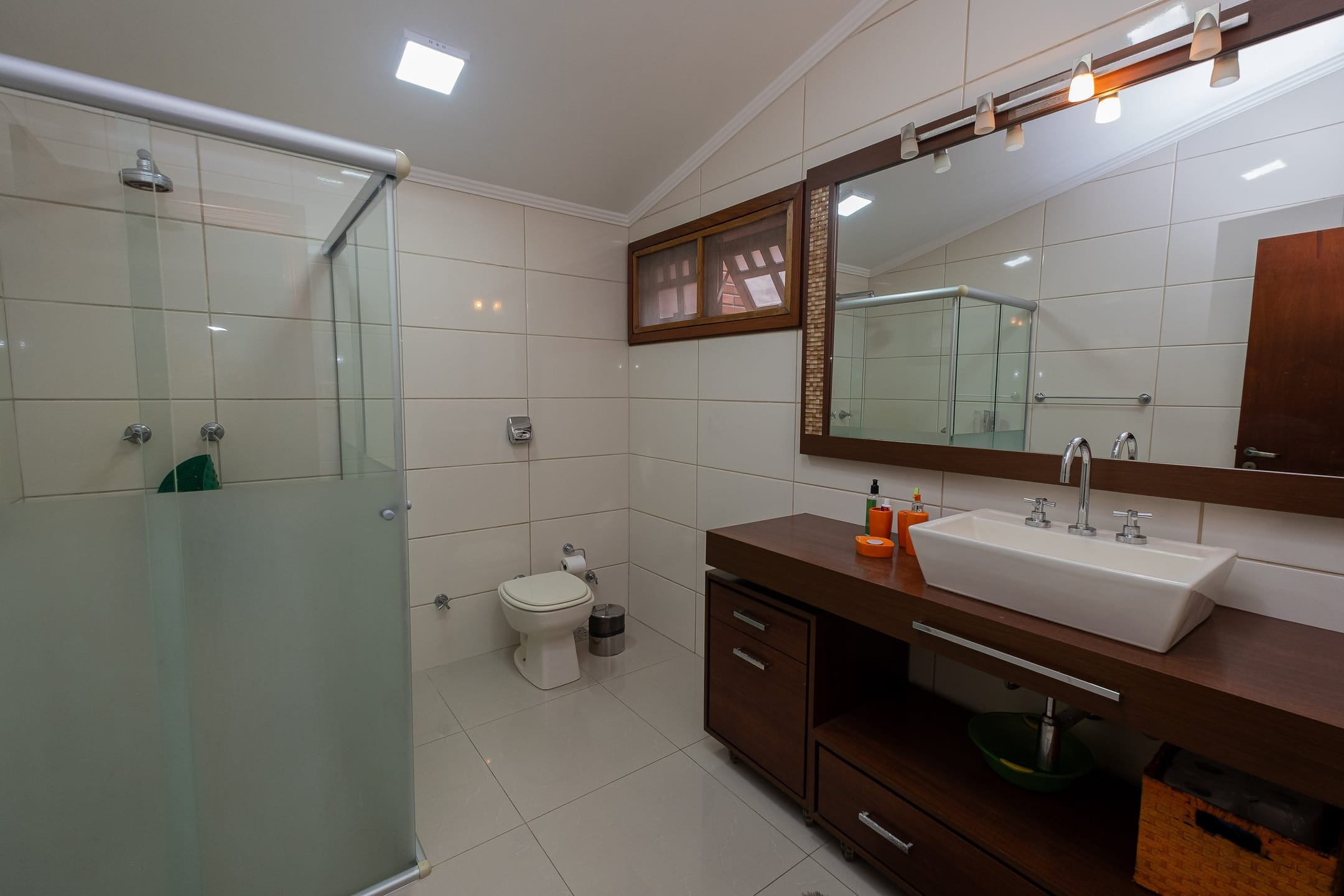Casa mobiliada à venda no Areal, Pelotas - com 500 m², 5 quartos (sendo 2 suítes), elevador e área gourmet com pátio e piscina. - 21