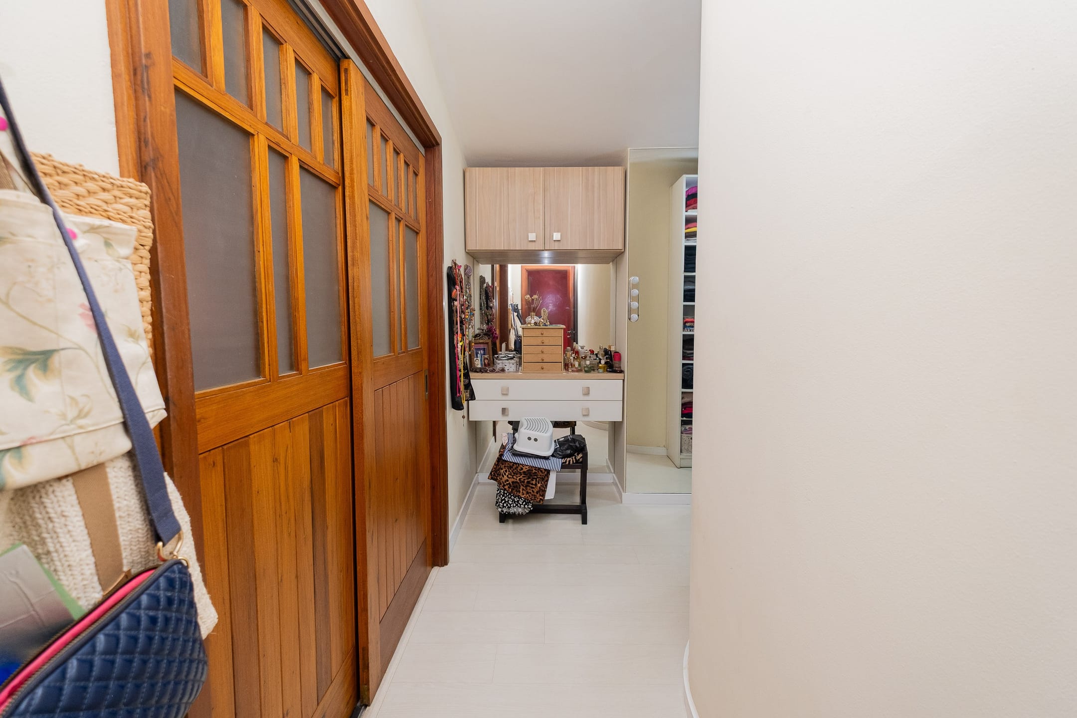 Casa mobiliada à venda no Areal, Pelotas - com 500 m², 5 quartos (sendo 2 suítes), elevador e área gourmet com pátio e piscina. - 25