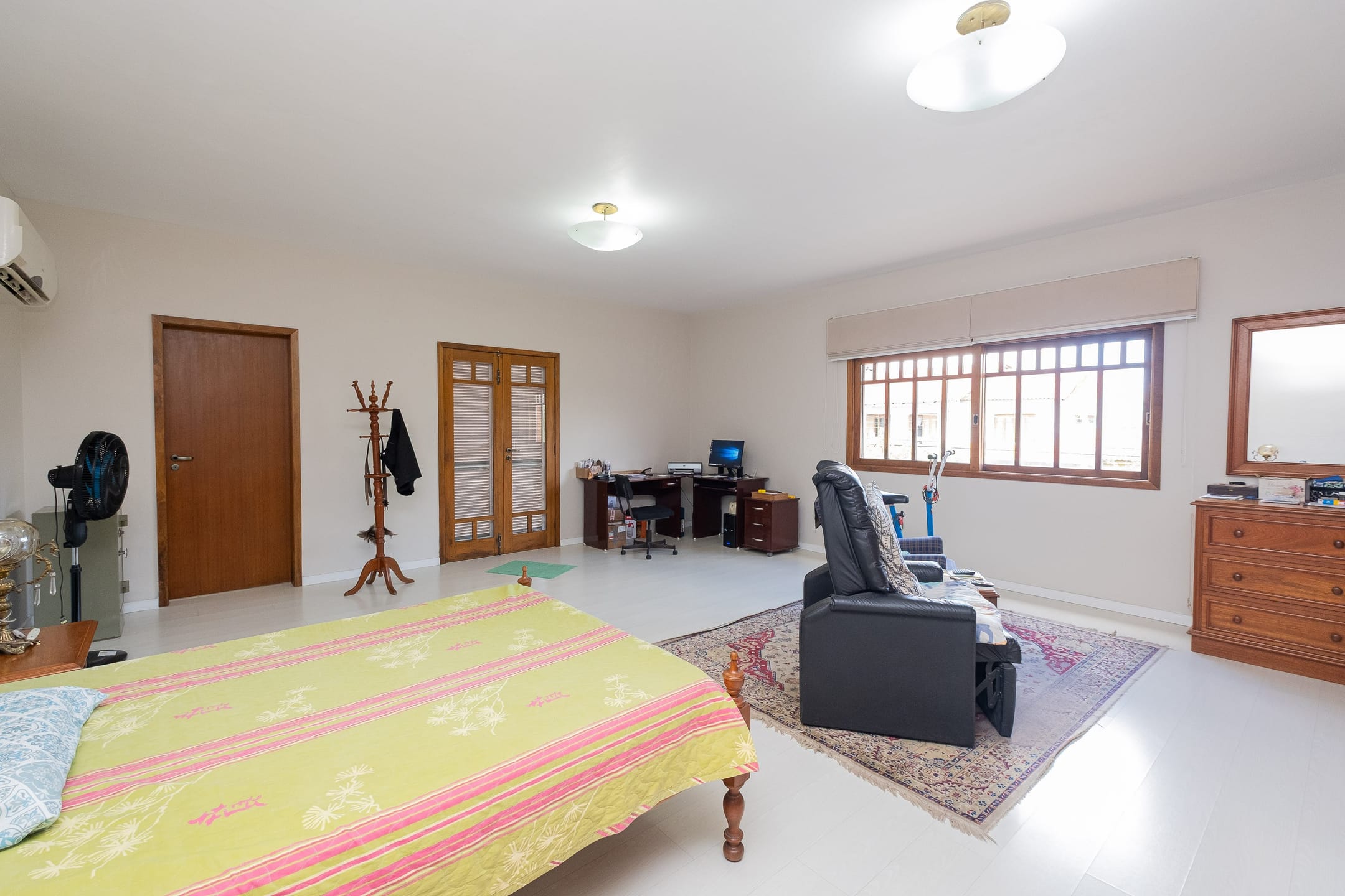 Casa mobiliada à venda no Areal, Pelotas - com 500 m², 5 quartos (sendo 2 suítes), elevador e área gourmet com pátio e piscina. - 28