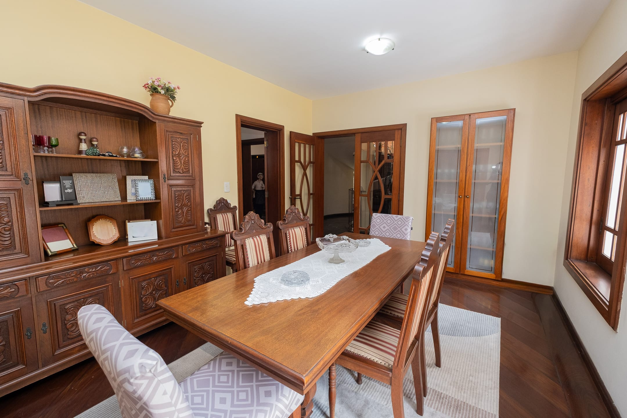 Casa mobiliada à venda no Areal, Pelotas - com 500 m², 5 quartos (sendo 2 suítes), elevador e área gourmet com pátio e piscina. - 6