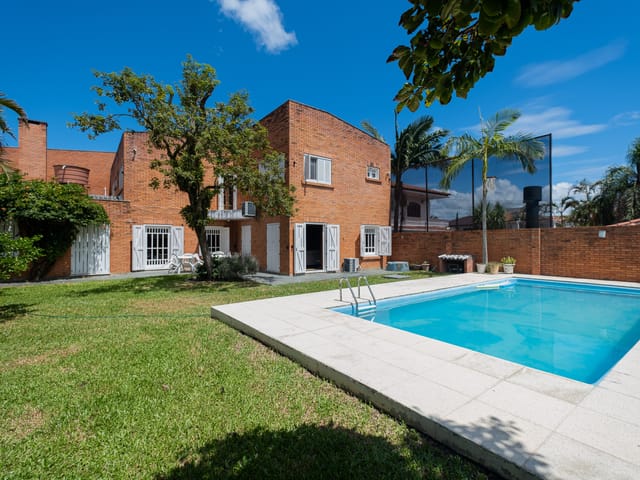 Casa 5 quartos e 5 banheiros, à venda, no bairro Areal em Pelotas