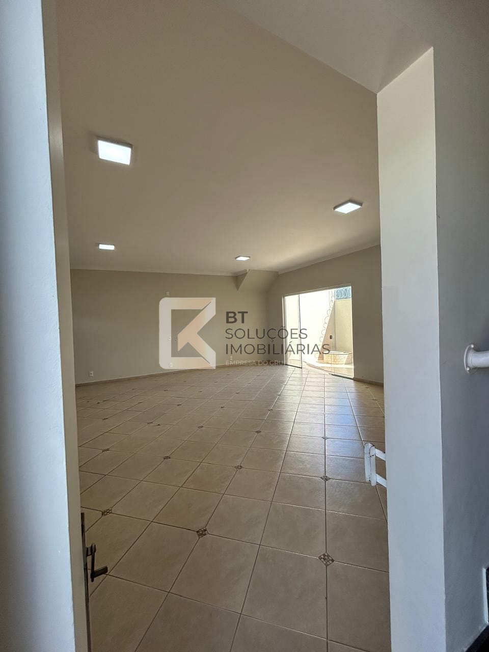 Casa, 1 quarto, 168 m² - Foto 2