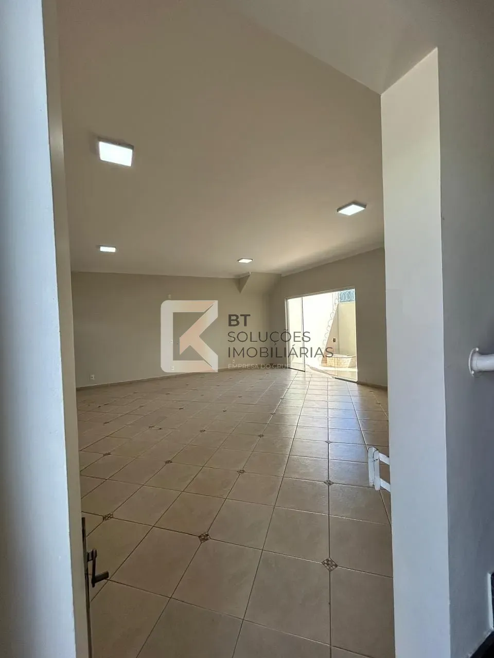Casa, 1 quarto, 168 m² - Foto 2