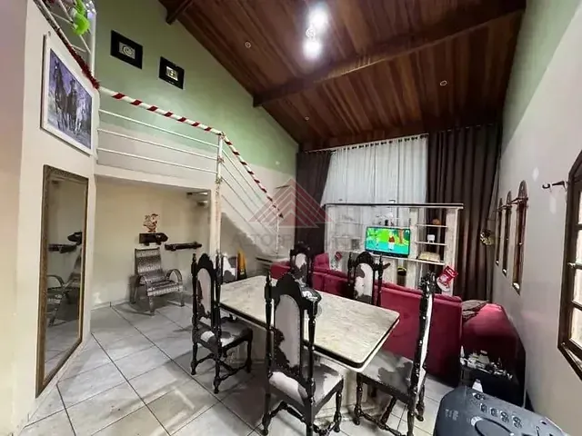 Casa com 296m² 3 quartos e 4 banheiros, à venda, no bairro Jardim Luzitano em Mauá