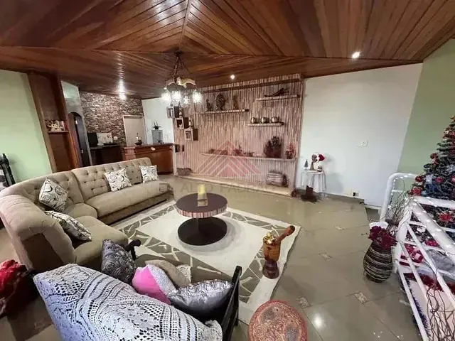 Casa com 296m² 3 quartos e 4 banheiros, à venda, no bairro Jardim Luzitano em Mauá