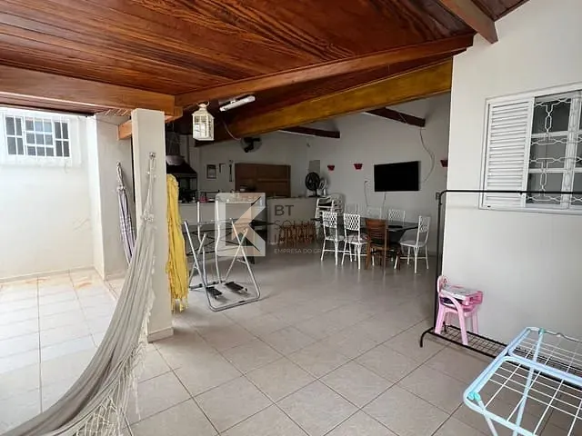 Casa com 250m² 3 quartos e 3 banheiros, à venda, no bairro Vila Maria Elena em Indaiatuba