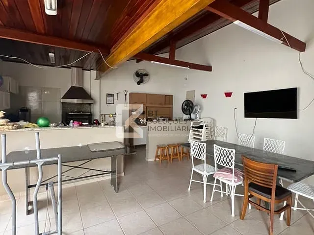 Casa com 250m² 3 quartos e 3 banheiros, à venda, no bairro Vila Maria Elena em Indaiatuba