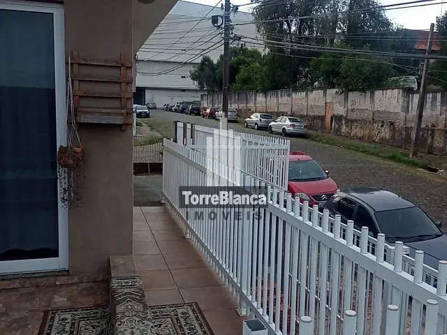 Casa 3 quartos e 2 banheiros, à venda, no bairro Uvaranas em Ponta Grossa