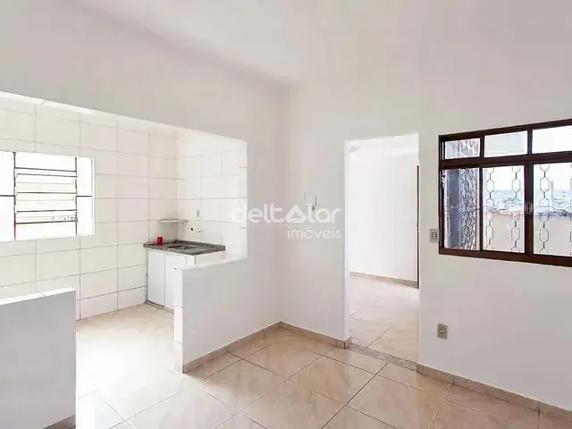 Casa com 80m² 2 quartos e 1 banheiro, para alugar, no bairro Glória em Belo Horizonte