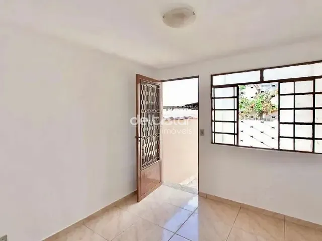 Casa com 80m² 2 quartos e 1 banheiro, para alugar, no bairro Glória em Belo Horizonte