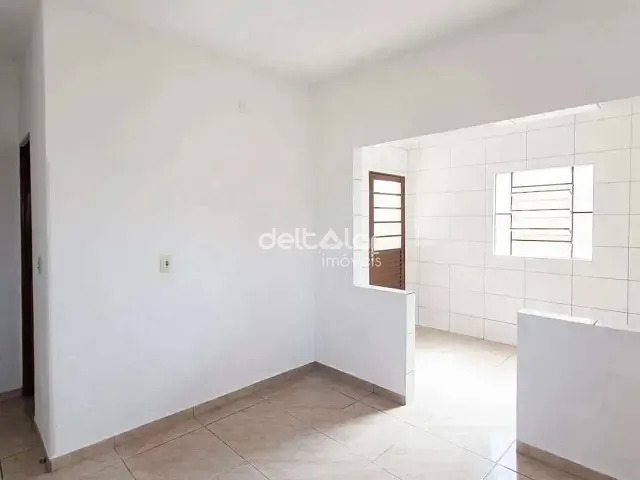 Casa com 80m² 2 quartos e 1 banheiro, para alugar, no bairro Glória em Belo Horizonte
