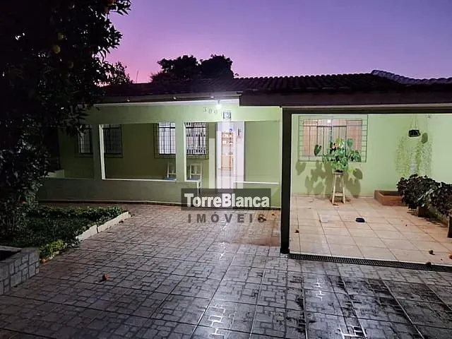 Casa com 495m² 3 quartos e 2 banheiros, à venda, no bairro Uvaranas em Ponta Grossa