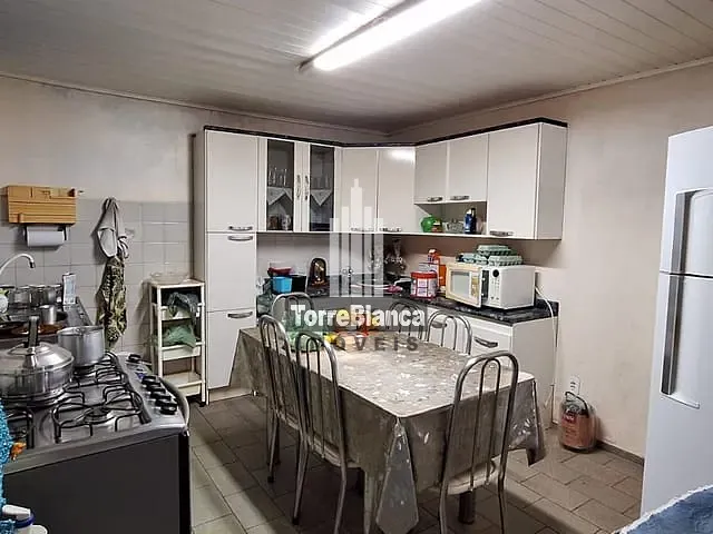 Casa com 495m² 3 quartos e 2 banheiros, à venda, no bairro Uvaranas em Ponta Grossa