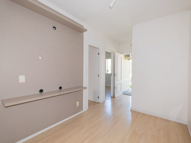 Foto do Casa - Casa à venda no Moradas Pelotas 1, Três Vendas - 50 m², 2 quartos, cozinha com armários e área de lazer com churrasqueira. | UP Imóveis