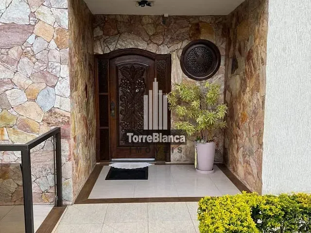 Casa 4 quartos e 4 banheiros, à venda, no bairro Nova Rússia em Ponta Grossa