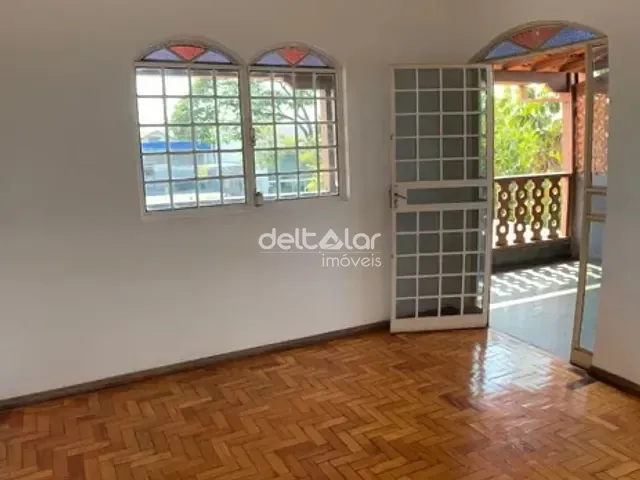 Casa com 100m² 2 quartos e 1 banheiro, para alugar, no bairro Guarani em Belo Horizonte