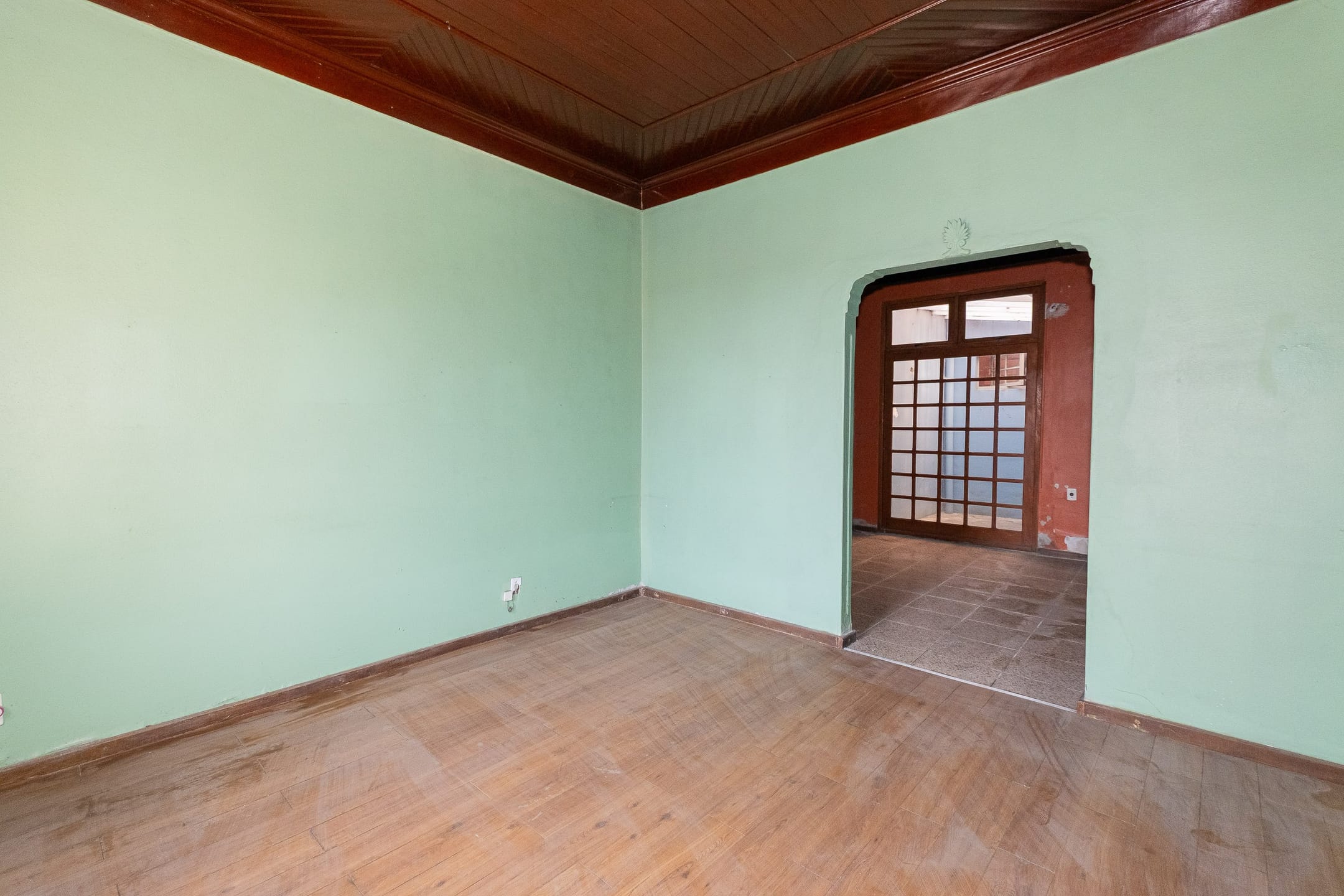 Casa à venda no centro de Pelotas - com 202 m², 3 quartos (sendo 1 suíte), peças amplas e ideal para uso residencial ou comercial.