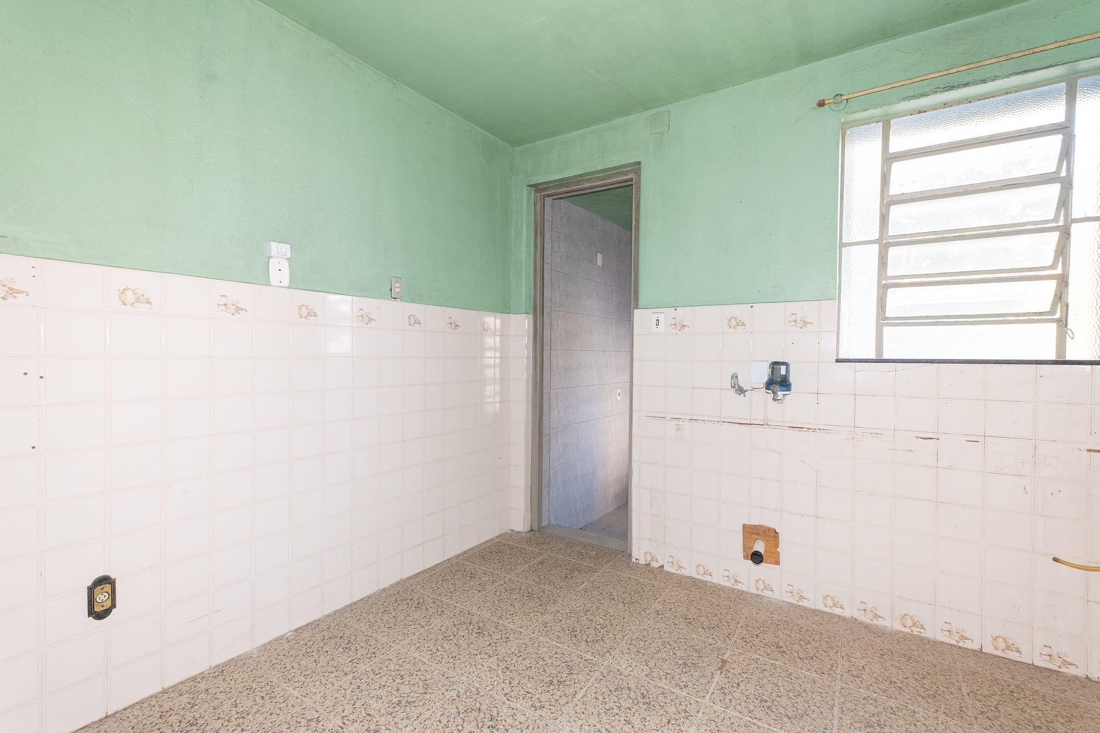 Casa à venda no centro de Pelotas - com 202 m², 3 quartos (sendo 1 suíte), peças amplas e ideal para uso residencial ou comercial. - 12