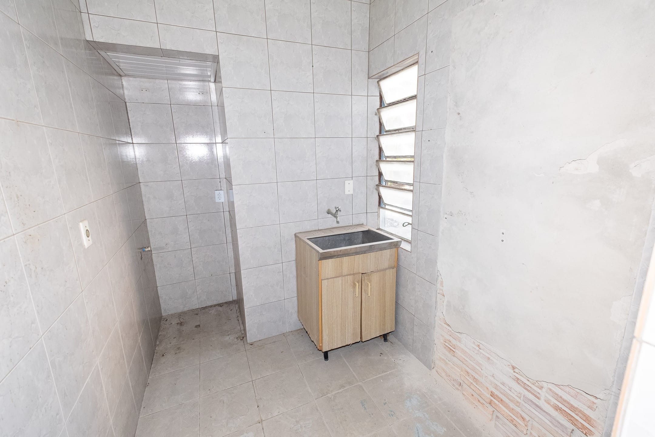 Casa à venda no centro de Pelotas - com 202 m², 3 quartos (sendo 1 suíte), peças amplas e ideal para uso residencial ou comercial. - 14