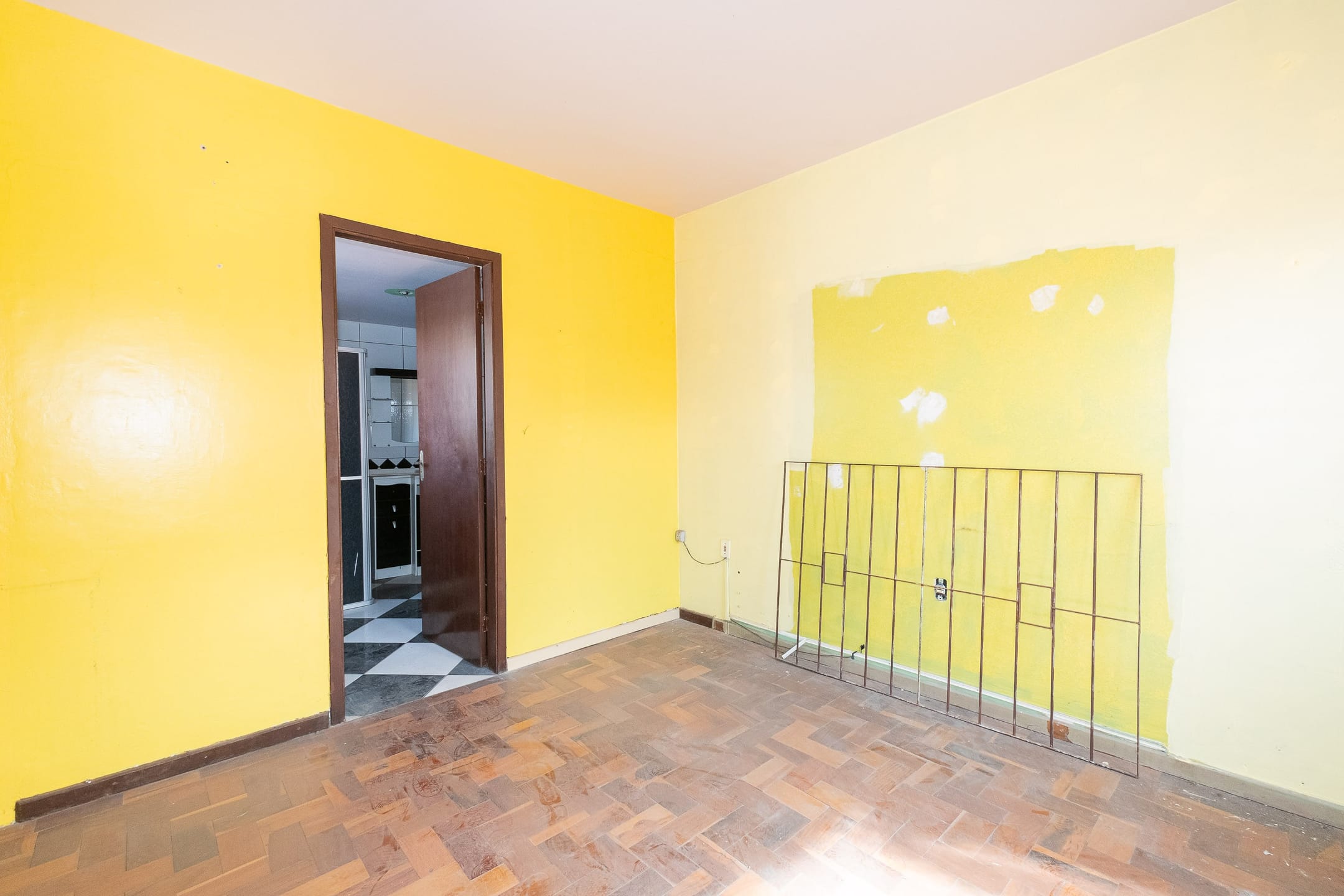 Casa à venda no centro de Pelotas - com 202 m², 3 quartos (sendo 1 suíte), peças amplas e ideal para uso residencial ou comercial. - 17