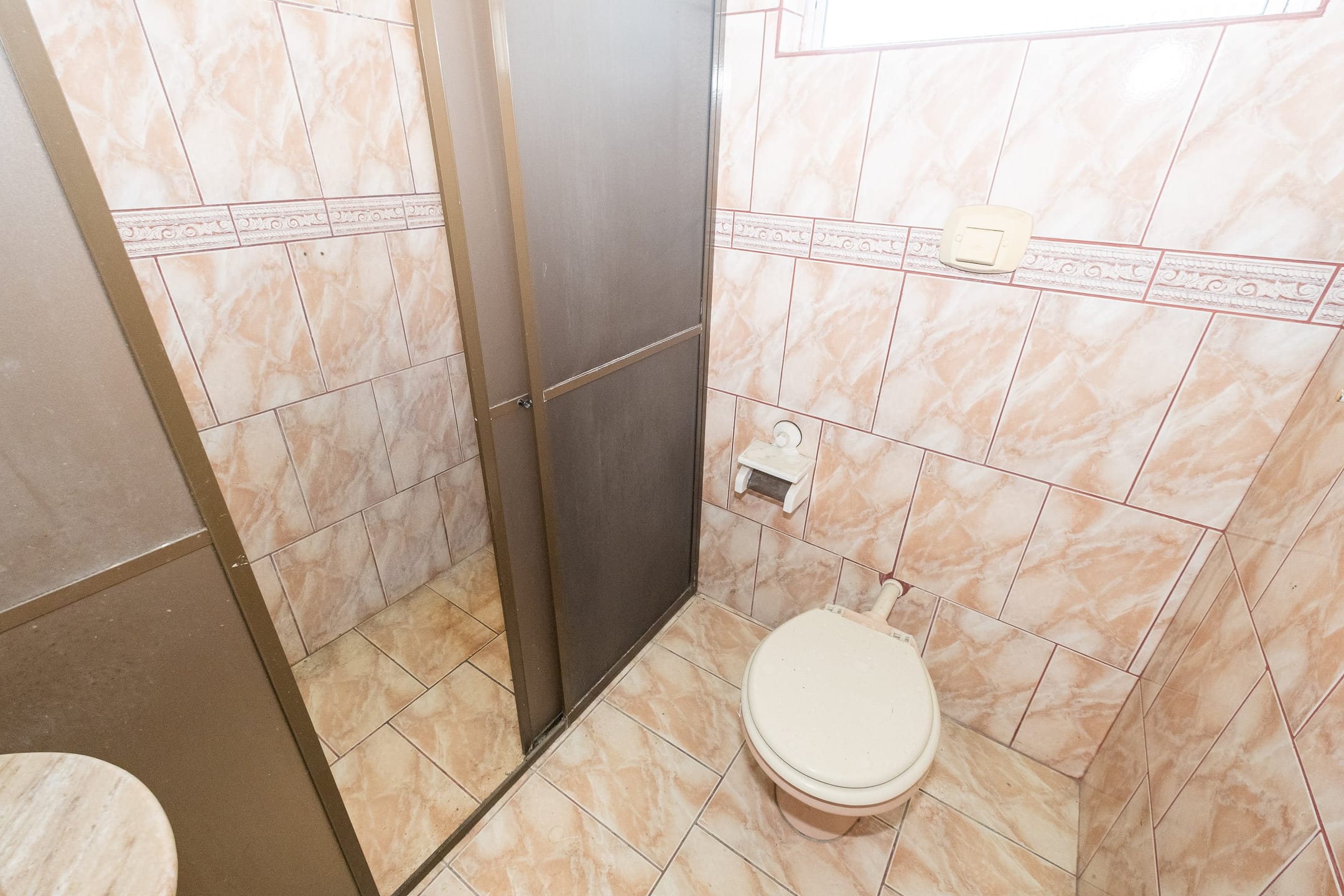 Casa à venda no centro de Pelotas - com 202 m², 3 quartos (sendo 1 suíte), peças amplas e ideal para uso residencial ou comercial. - 24
