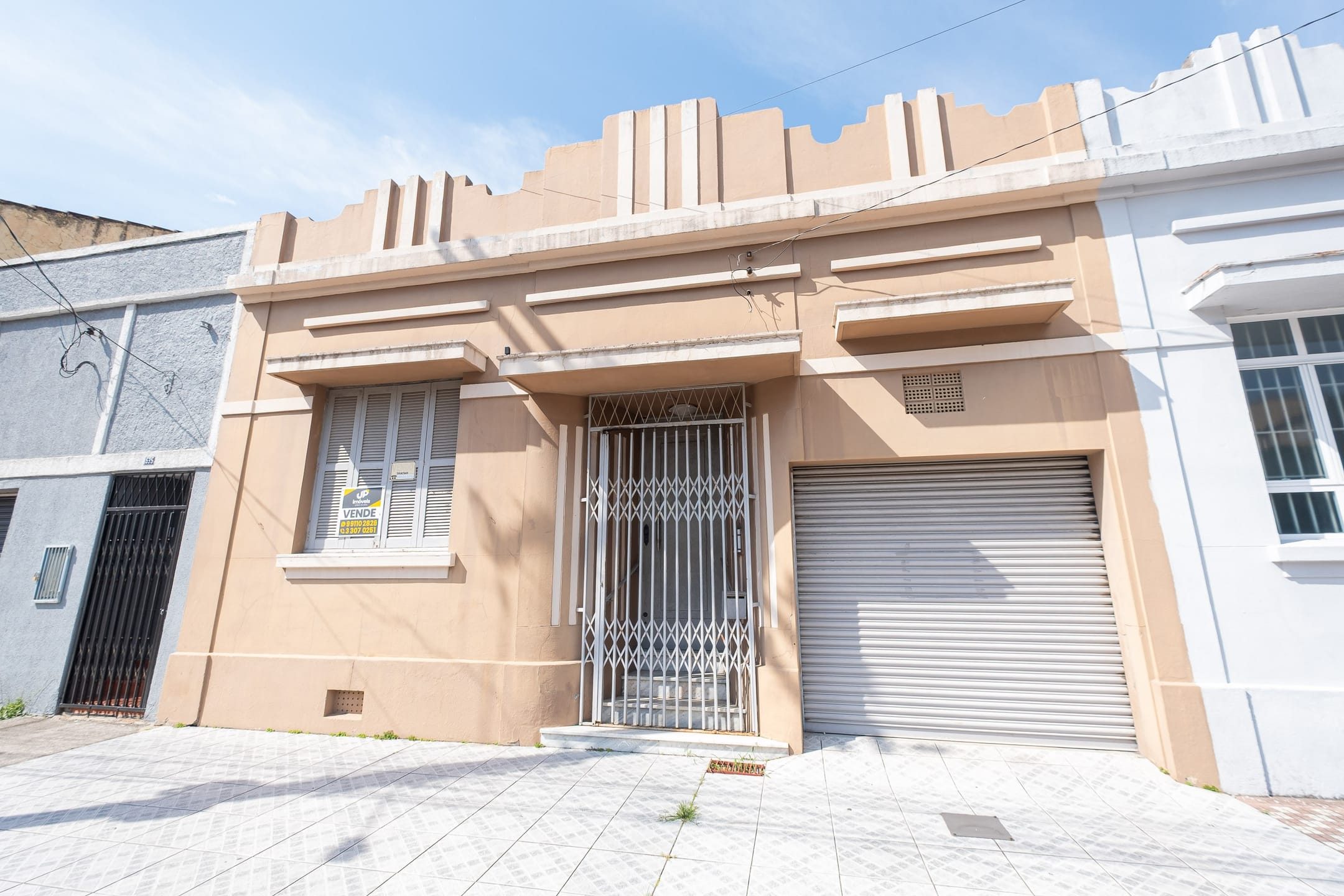 Casa à venda no centro de Pelotas - com 202 m², 3 quartos (sendo 1 suíte), peças amplas e ideal para uso residencial ou comercial. - 25