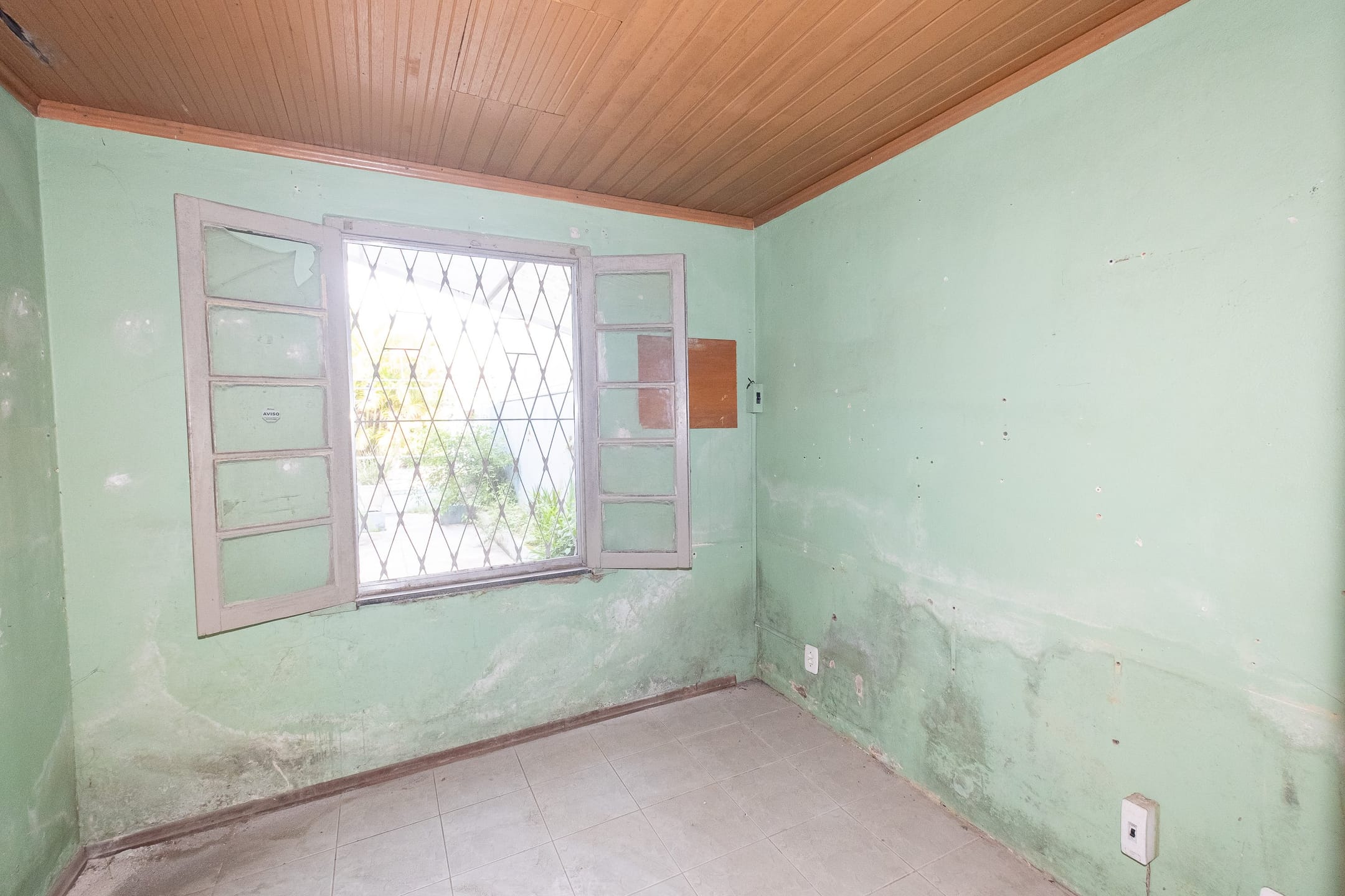 Casa à venda no centro de Pelotas - com 202 m², 3 quartos (sendo 1 suíte), peças amplas e ideal para uso residencial ou comercial. - 6