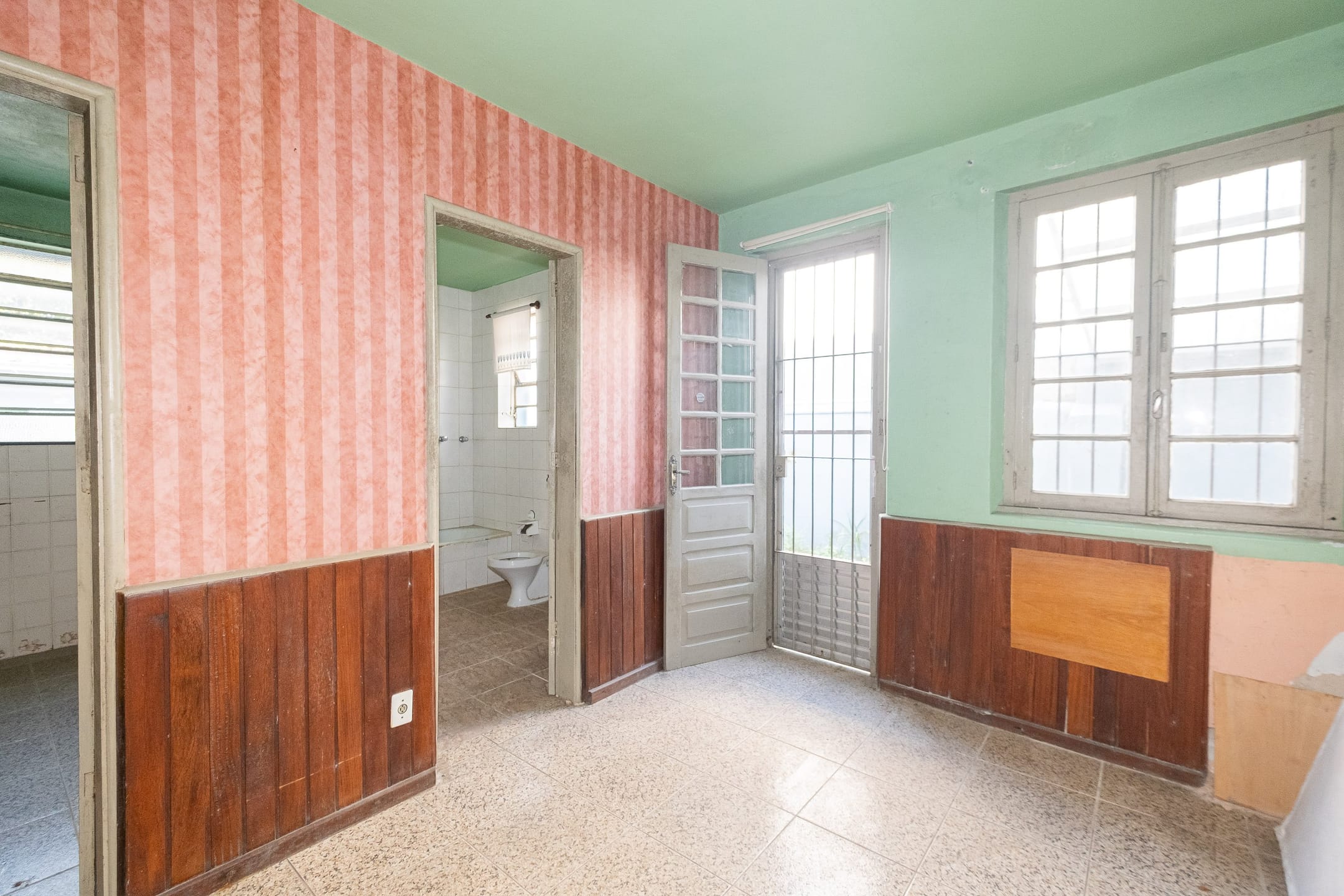 Casa à venda no centro de Pelotas - com 202 m², 3 quartos (sendo 1 suíte), peças amplas e ideal para uso residencial ou comercial. - 9