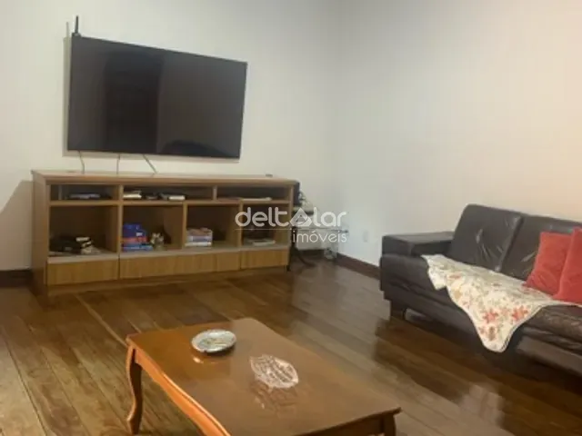 Casa com 360m² 6 quartos e 3 banheiros, à venda, no bairro São João Batista (Venda Nova) em Belo Horizonte