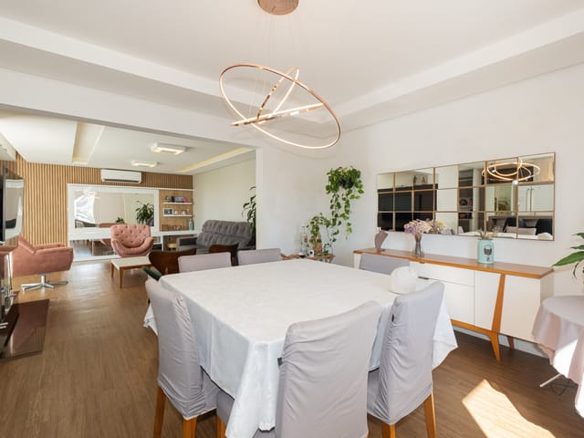 Casa com 350m² 3 quartos e 5 banheiros, à venda, no bairro Três Vendas em Pelotas