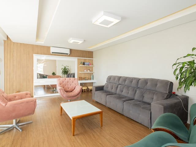 Casa com 350m² 3 quartos e 5 banheiros, à venda, no bairro Três Vendas em Pelotas