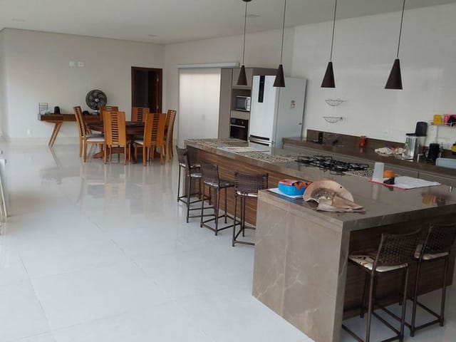 Foto do Casa - Casa com 3 dormitórios, 265 m² - venda por R$ 2.400.000,00 ou aluguel por R$ 8.505,72/mês - Jockey Park - Uberaba/MG | ZUCATO IMOBILIARIA LTDA
