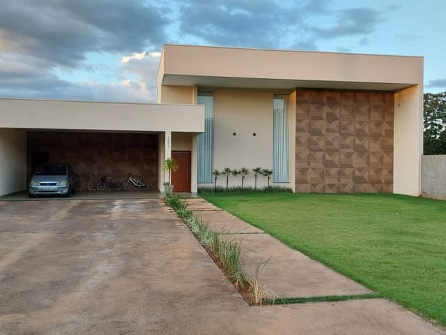 Foto do Casa - Casa com 3 dormitórios, 265 m² - venda por R$ 2.400.000,00 ou aluguel por R$ 8.505,72/mês - Jockey Park - Uberaba/MG | ZUCATO IMOBILIARIA LTDA