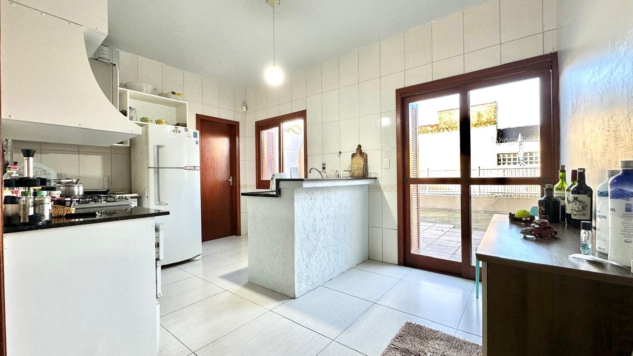 Casa à venda no Laranjal, Pelotas - com 160 m², 3 quartos, lareira e amplo pátio com churrasqueira. - 6